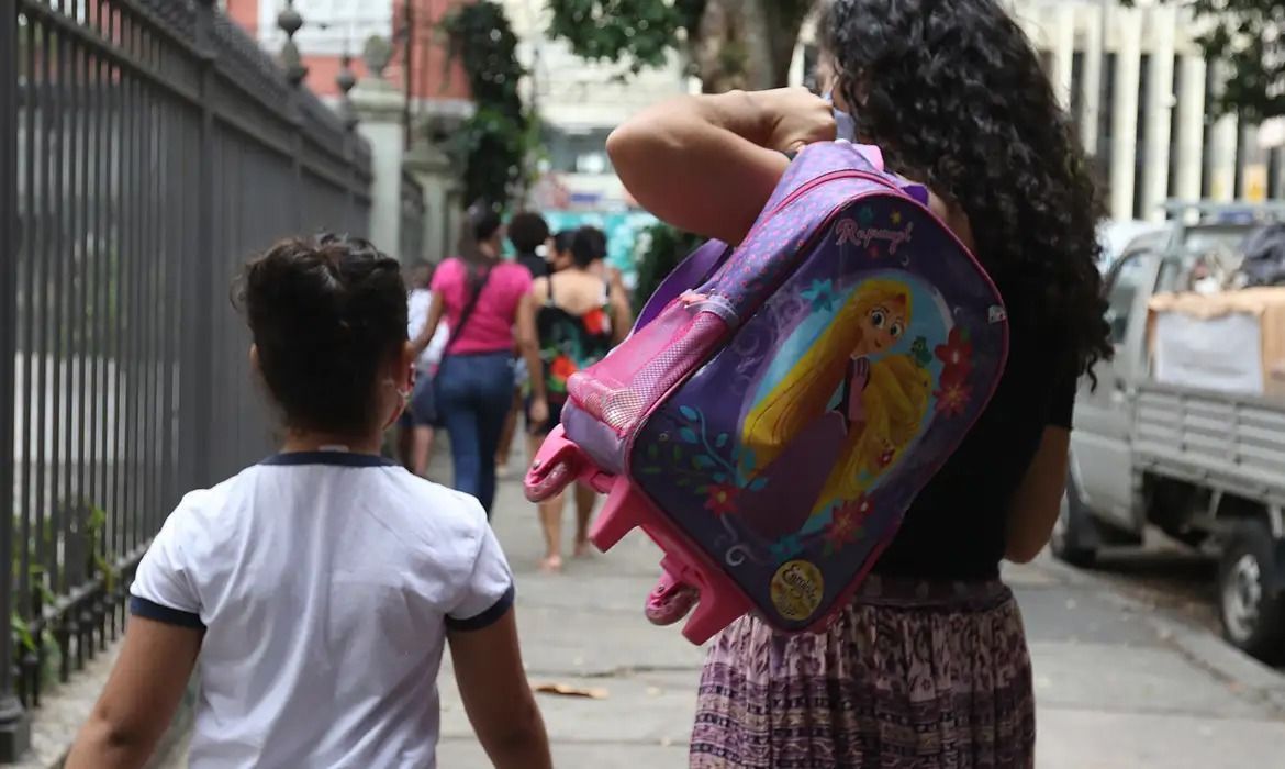 Procon Assembleia alerta para exigências abusivas na matrícula escolar em 2026