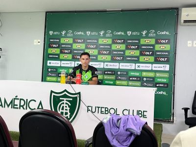 Everton Brito em apresentação no América