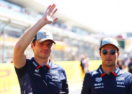 Max Verstappen (à esq.) e Sergio Pérez (à dir.)