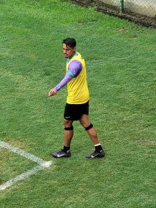 Gabriel Barros em treino do América
