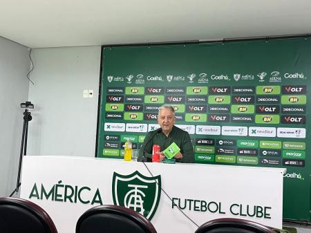 Márcio Vidal em entrevista coletiva no CT Lanna Drummond