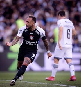 Maycon, volante campeão com o Corinthians, interessa ao Atlético