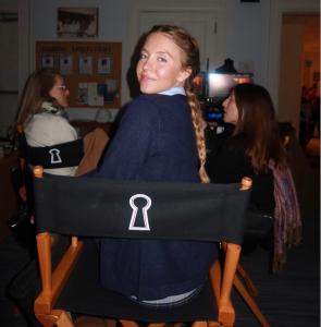 Atriz Sidney Sweeney no set do filme "A Empregada"