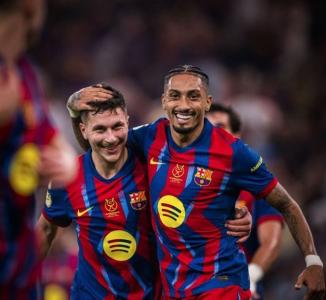 Raphinha comemora gol do Barcelona contra o Athletic Bilbao, pela Supercopa da Espanha