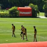 Joia do São Paulo treina no CT em meio à negociação com Bragantino