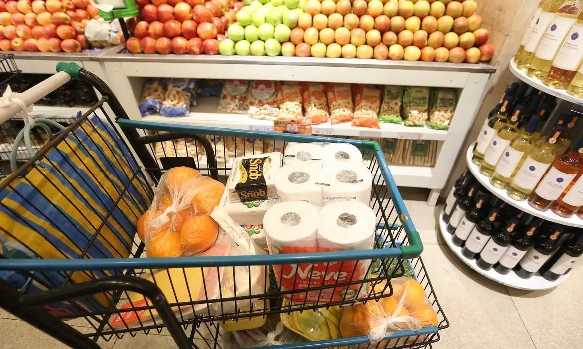 Cesta básica em Belo Horizonte encerra 2025 com alta de 2,4%
