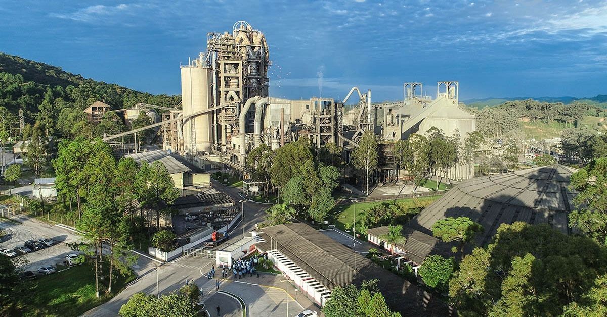 Indústria do cimento em Minas movimenta R$ 10 bilhões em 2025