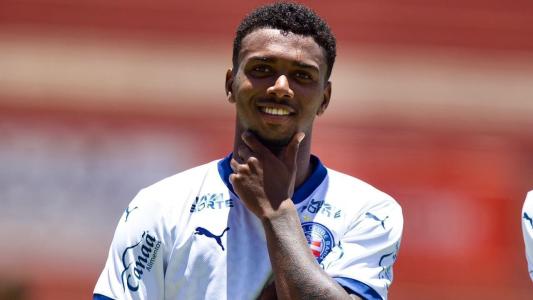 Roger Gabriel comemora um dos gols do Bahia sobre o América-SP