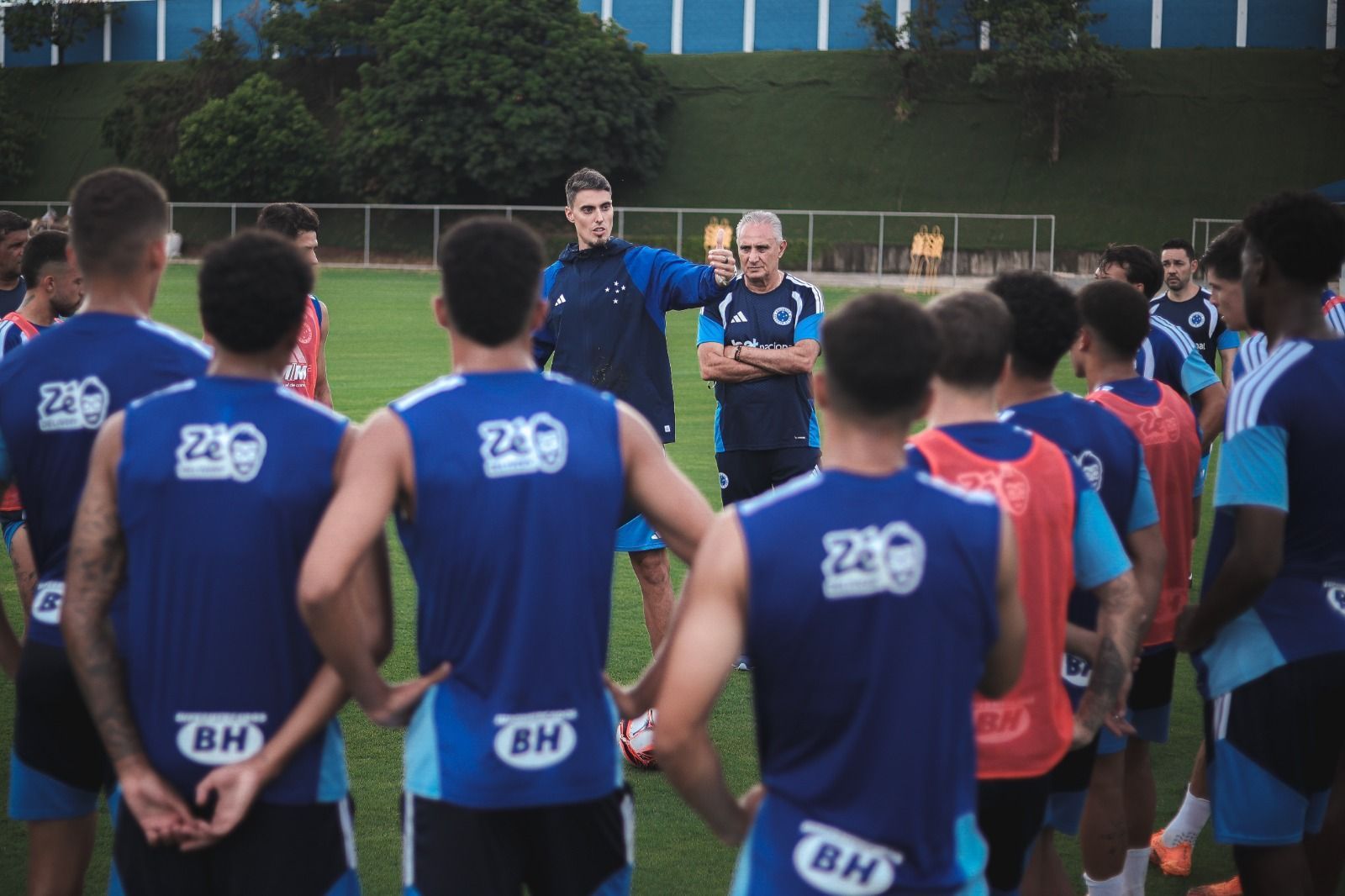 Titulares retornam, e Tite terá elenco completo no Cruzeiro pela primeira vez