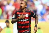 Flamengo acerta venda de Wallace Yan para o Bragantino; saiba valores