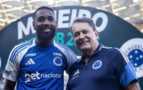 Gerson e Pedrinho antes de Cruzeiro x Pouso Alegre no Mineirão
