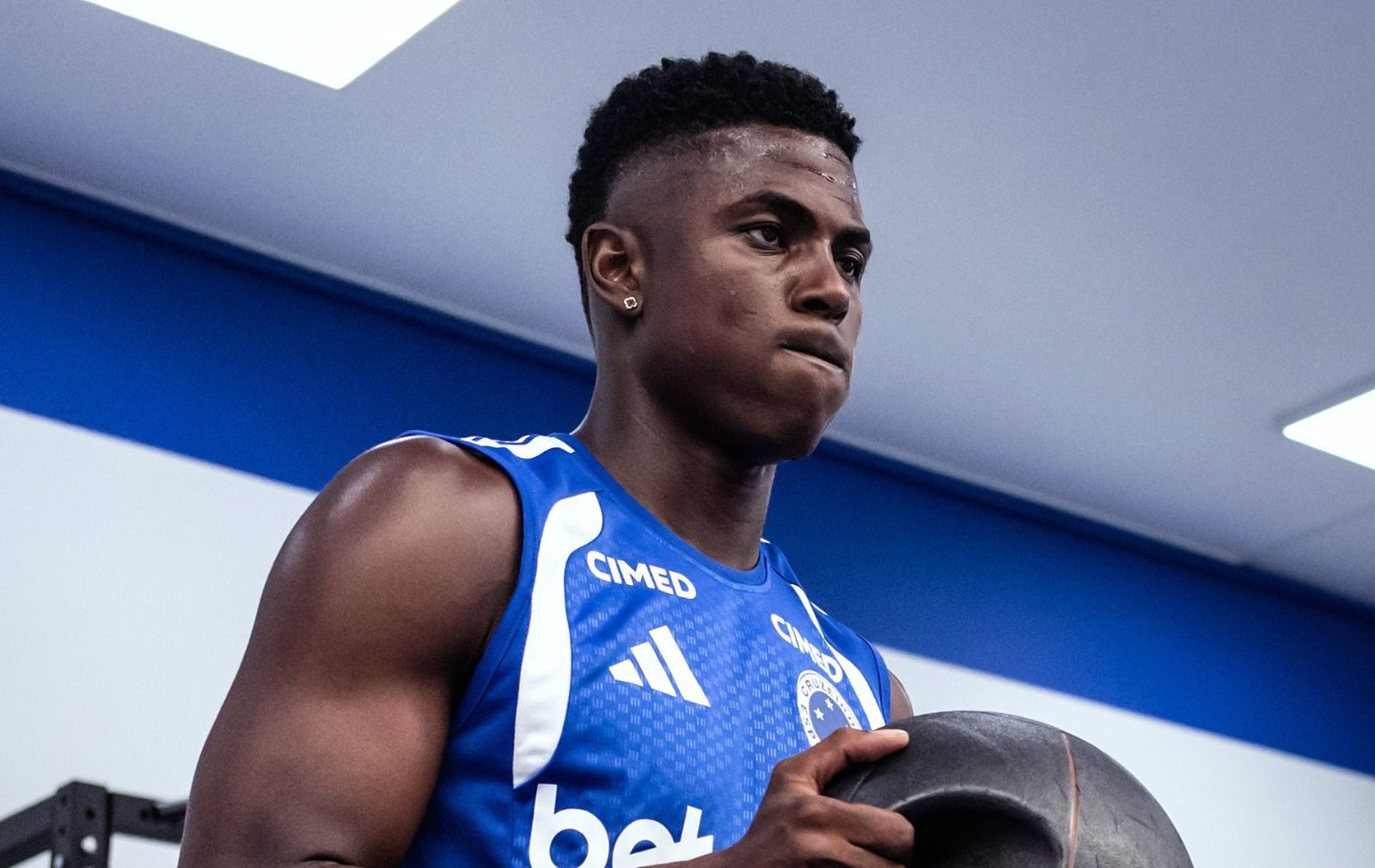 Entenda por que Néiser Villarreal não estreou pelo Cruzeiro diante do Pouso Alegre