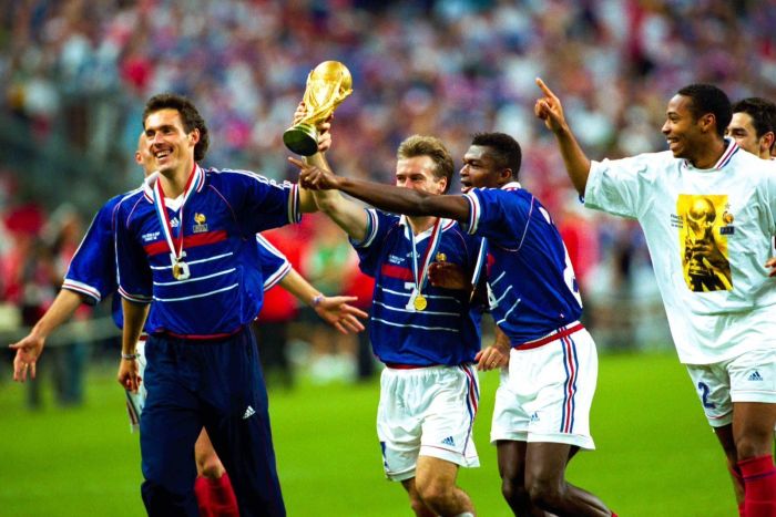 Seleção Francesa com a taça da Copa do Mundo de 1998