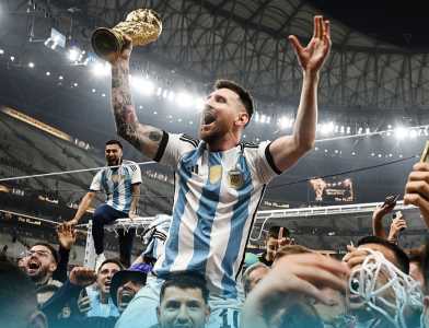 Messi levanta taça de campeão da Copa do Mundo de 2022