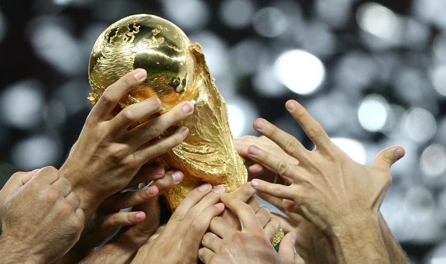 Copa do Mundo teve dois troféus diferentes; veja comparações