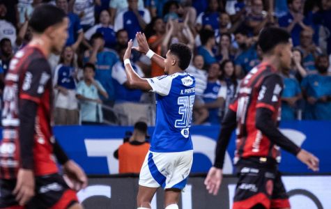 Kauã Prates, lateral-esquerdo do Cruzeiro, marcou contra o Pouso Alegre • Gustavo Aleixo/Cruzeiro