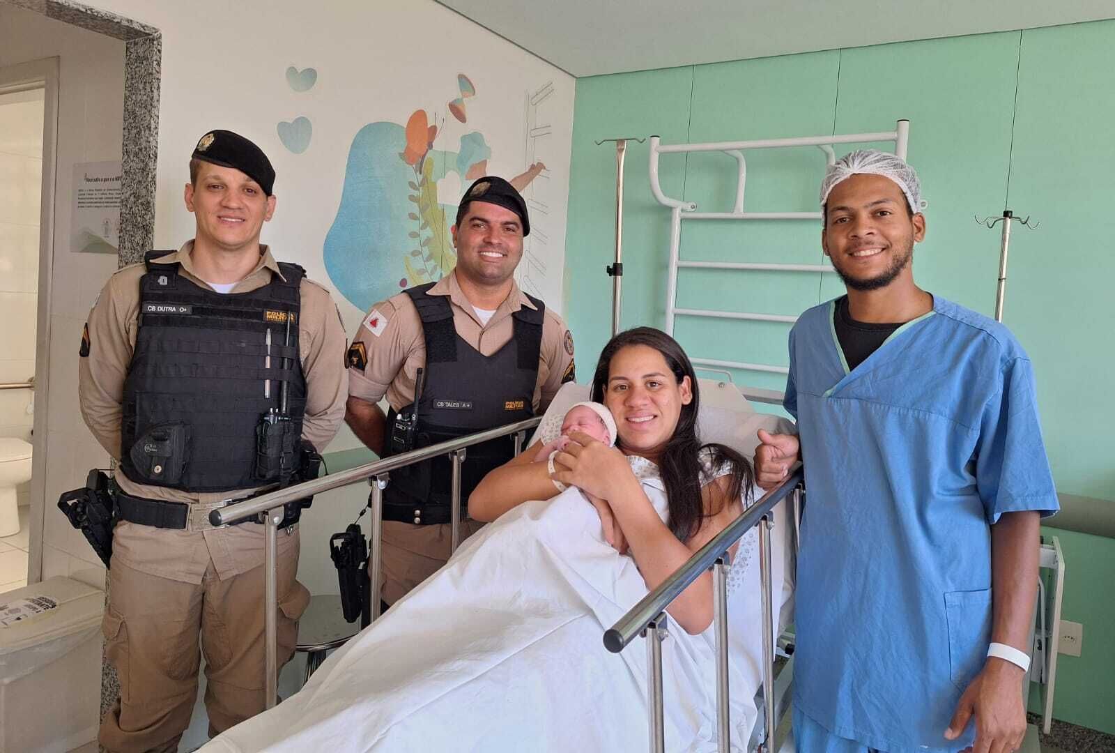 Bebê nasce dentro de carro em uma das avenidas mais movimentadas de BH