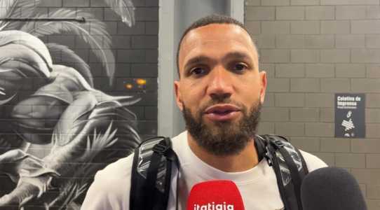 Everson, goleiro do Atlético, em zona mista na Arena MRV