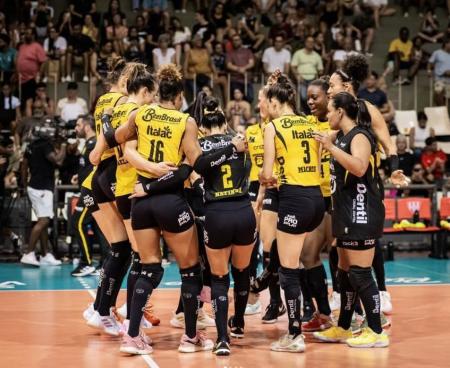 Dentil Praia Clube atropela Maringá pela Superliga Feminina