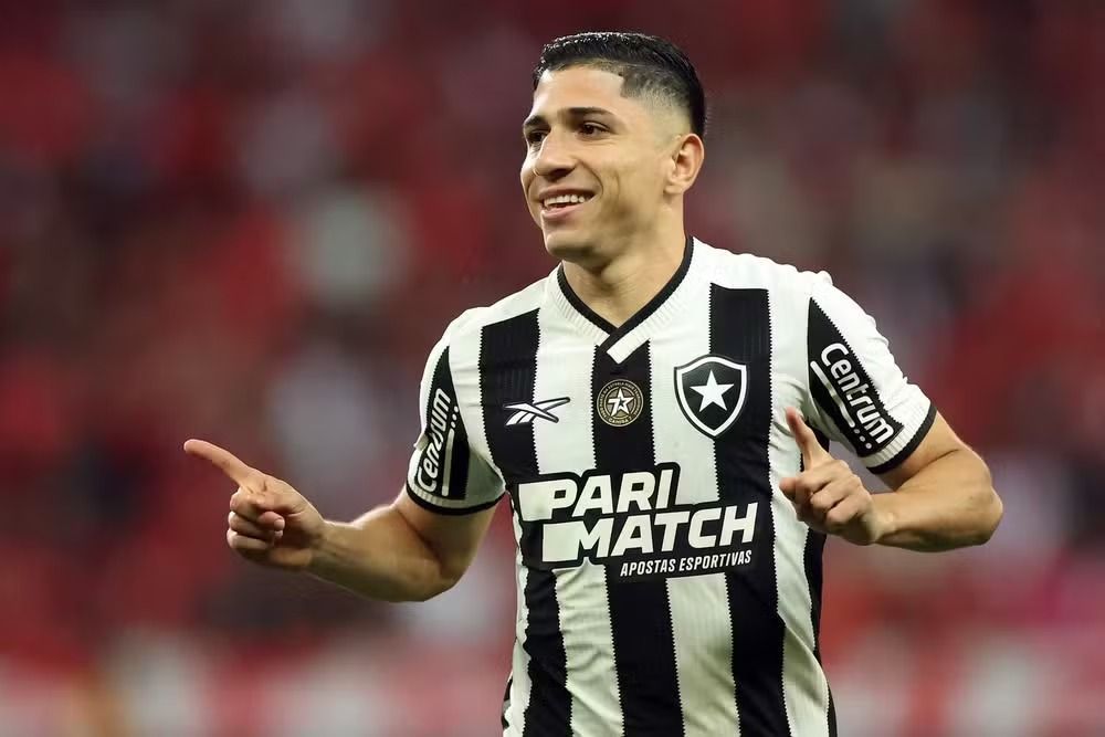 Fluminense sai da negociação por meia do Botafogo e volta ao mercado por reforços