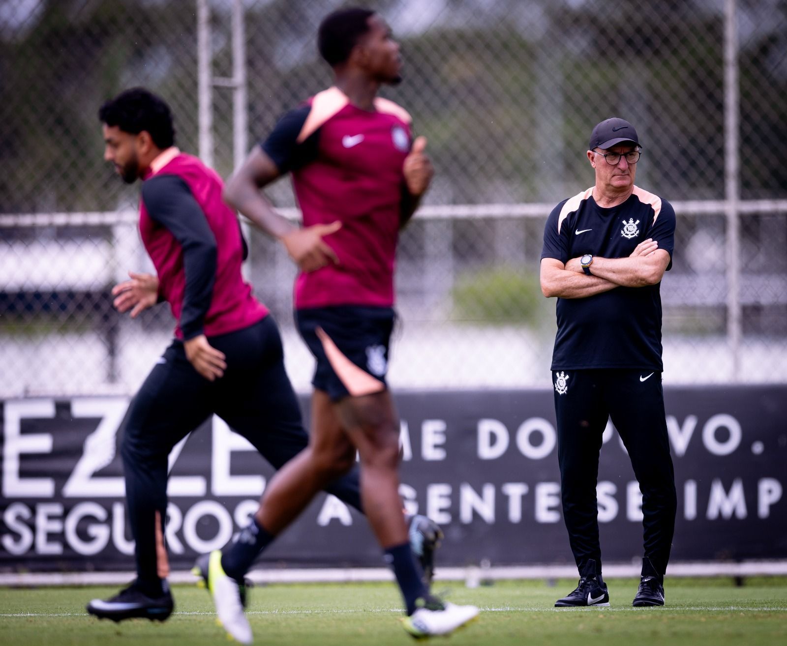 Técnico do Corinthians revela que pediu informações sobre volante do Fortaleza