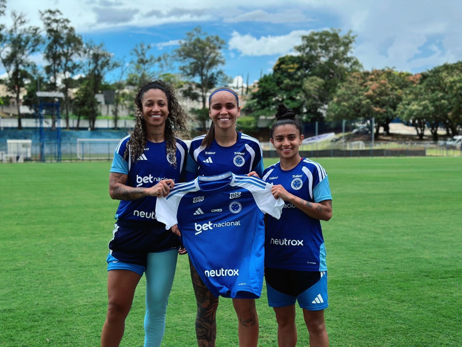 Cruzeiro anuncia novo patrocinador máster para futebol feminino; saiba detalhes