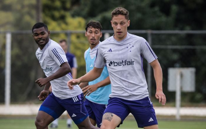 Ian Luccas durante treino do Cruzeiro na Toca II em 2023