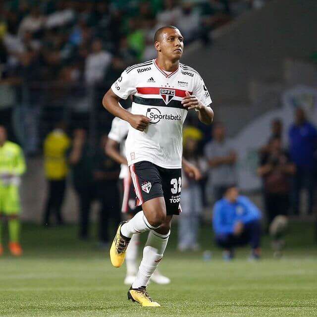 Ex-São Paulo que jogou Premier League tem desejo de voltar ao futebol brasileiro