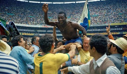 Pelé é ovacionado no título da Copa do Mundo de 1970