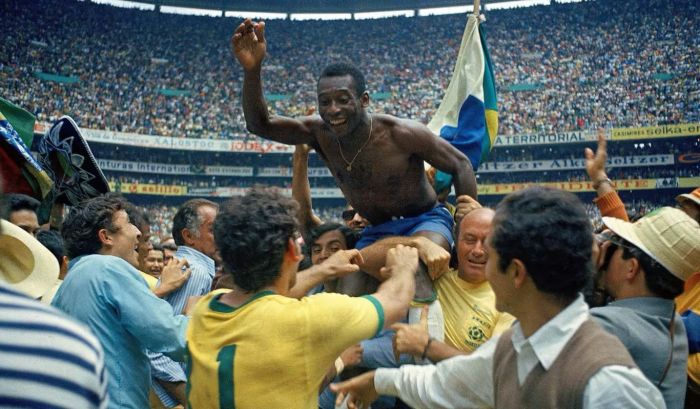 Pelé é ovacionado no título da Copa do Mundo de 1970