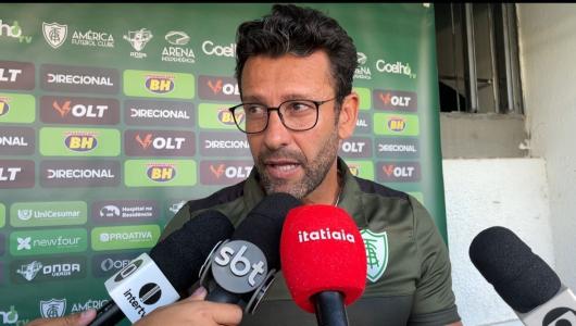 Alberto Valentim, técnico do América, concedeu entrevista coletiva nesta quarta-feira (14)