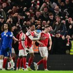 Em jogo de cinco gols, Arsenal bate Chelsea e sai na frente nas semis da Copa da Liga