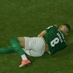 Titular do Palmeiras sente dores e deixa campo no 1º tempo em jogo contra o Santos