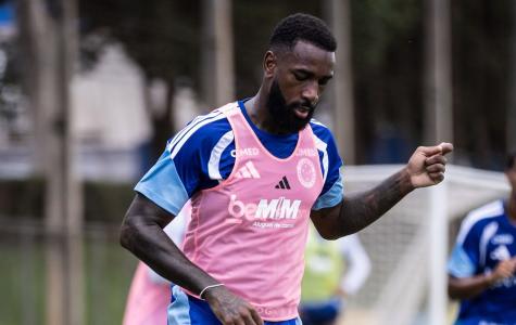 Gerson durante treino do Cruzeiro na Toca II