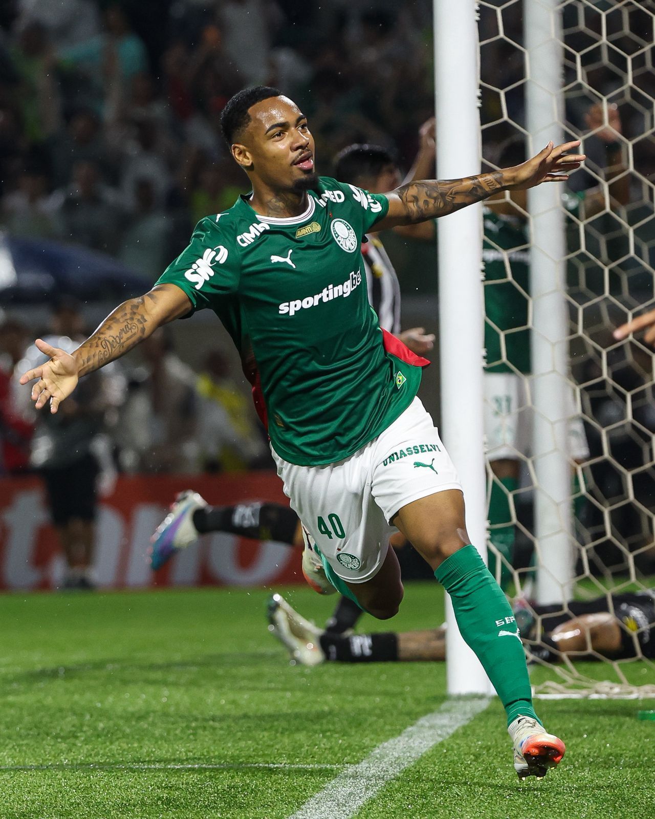 Allan se manifesta sobre proposta milionária do Napoli ao Palmeiras