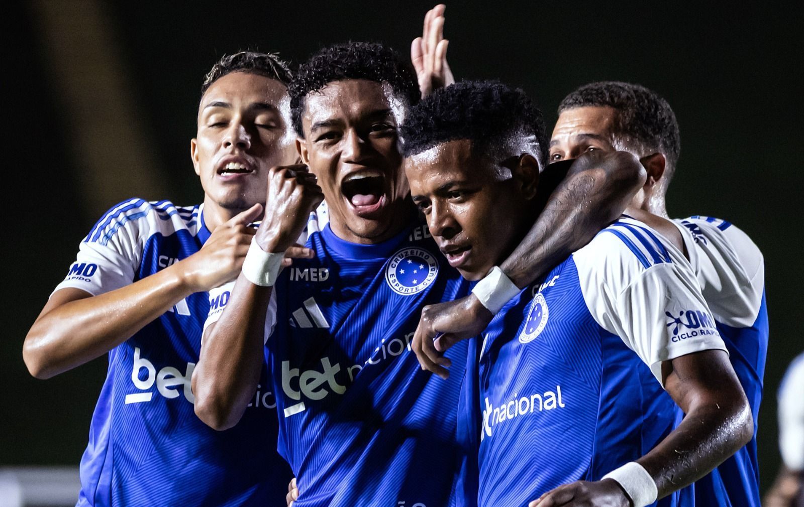 Filho de ex-lateral campeão com Tite marca primeiro gol pelo Cruzeiro