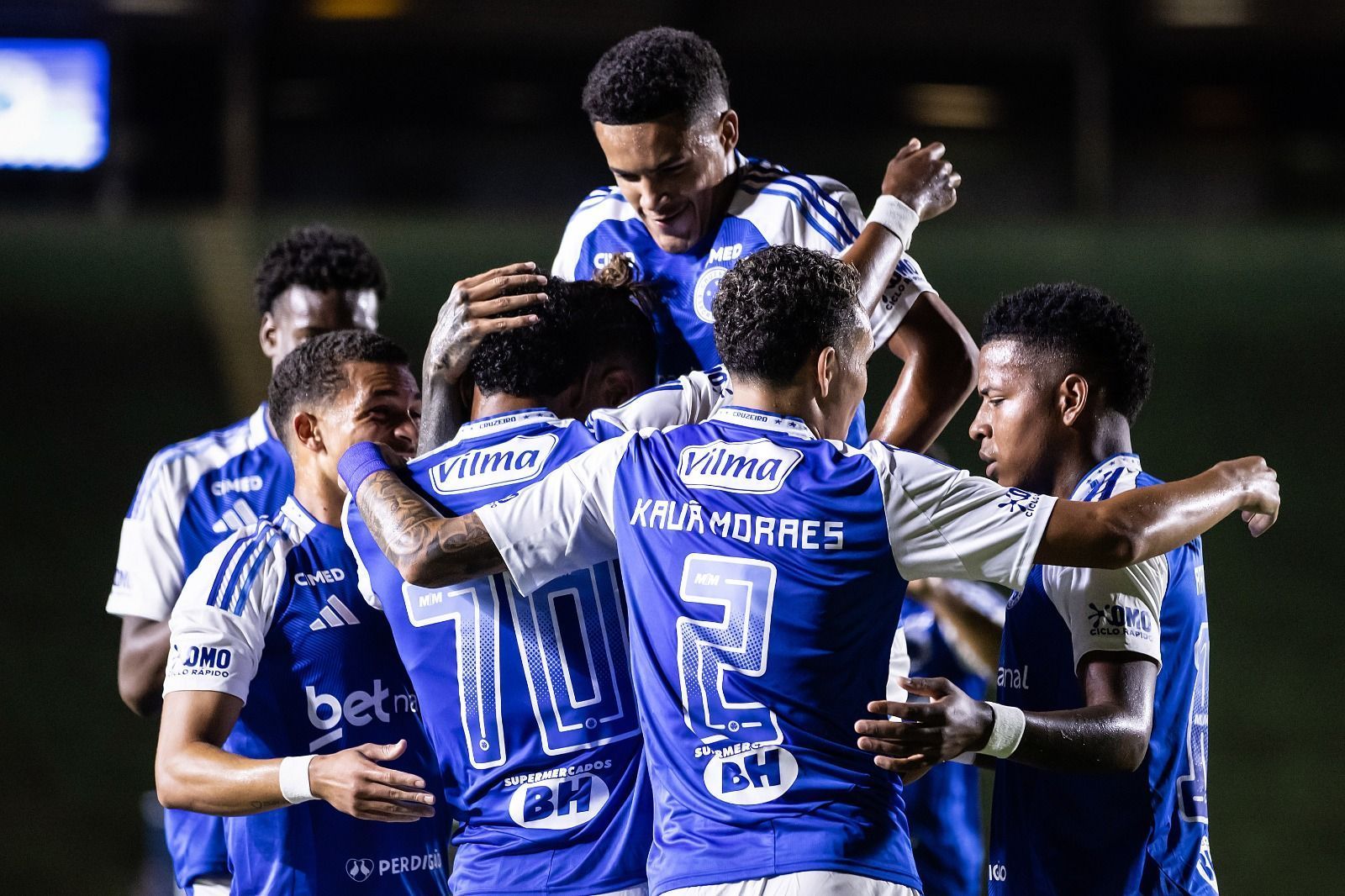 Crias brilham, Cruzeiro supera Tombense e vence a primeira no Mineiro