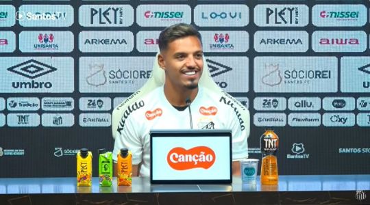 Gabriel Menino durante apresentação no Santos