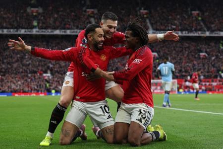 Matheus Cunha concedeu duas assistências na goleada do United sobre o City