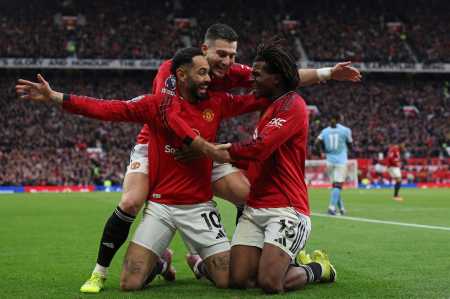Matheus Cunha concedeu duas assistências na goleada do United sobre o City
