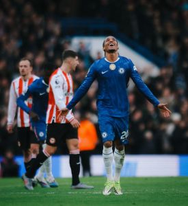 João Pedro comemora gol pelo Chelsea sobre o Brentford