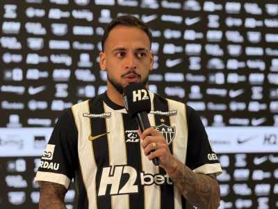 Maycon, novo jogador do Atlético, em apresentação nesta segunda-feira (19)
