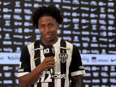 Ángelo Preciado durante apresentação ao Atlético na Arena MRV