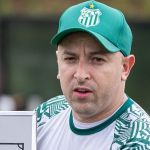 Goleado pelo Cruzeiro, clube mineiro treina sob comando de técnico interino