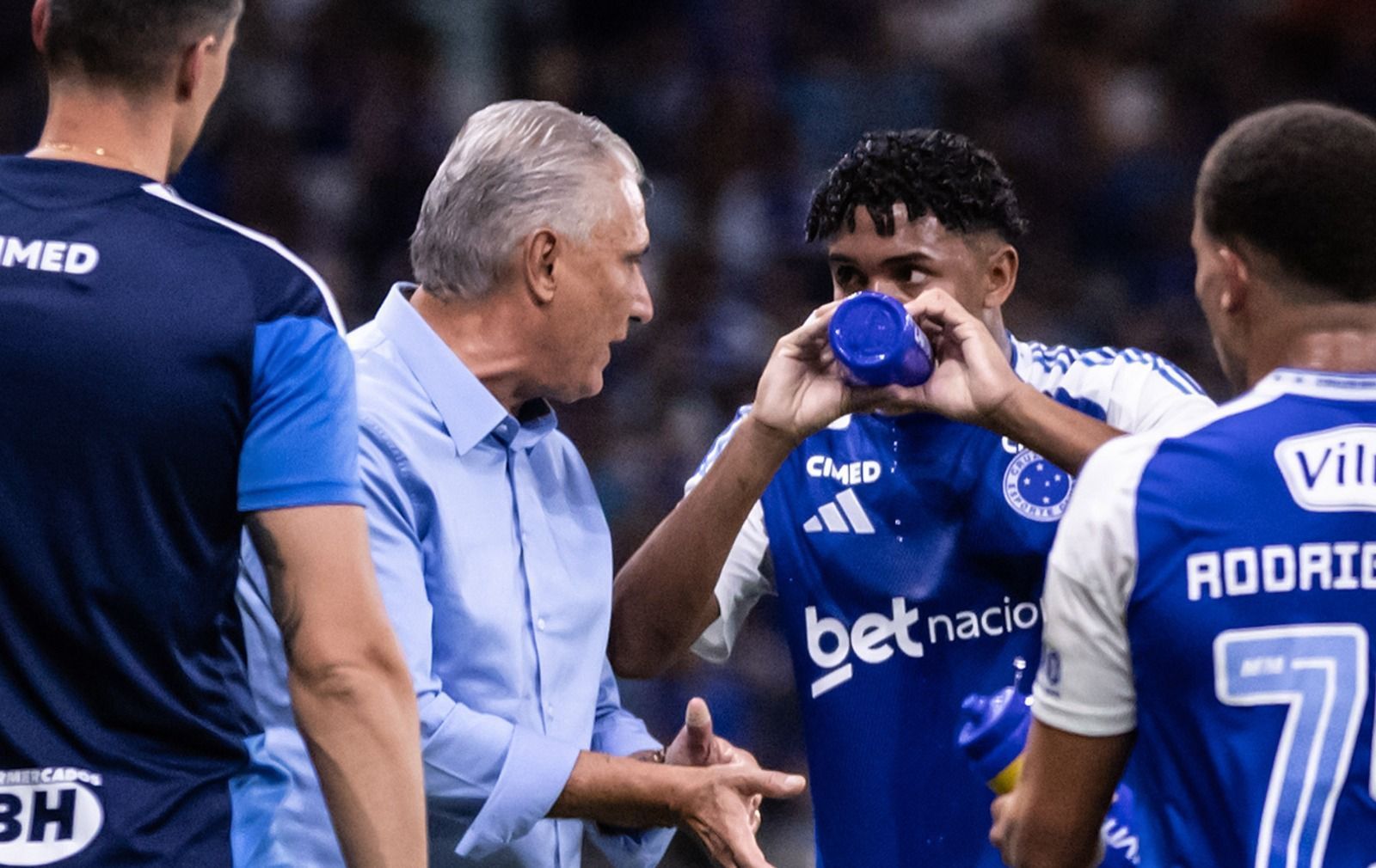 Aposta do Cruzeiro aproveita chances, 'fura' fila e ganha espaço no elenco
