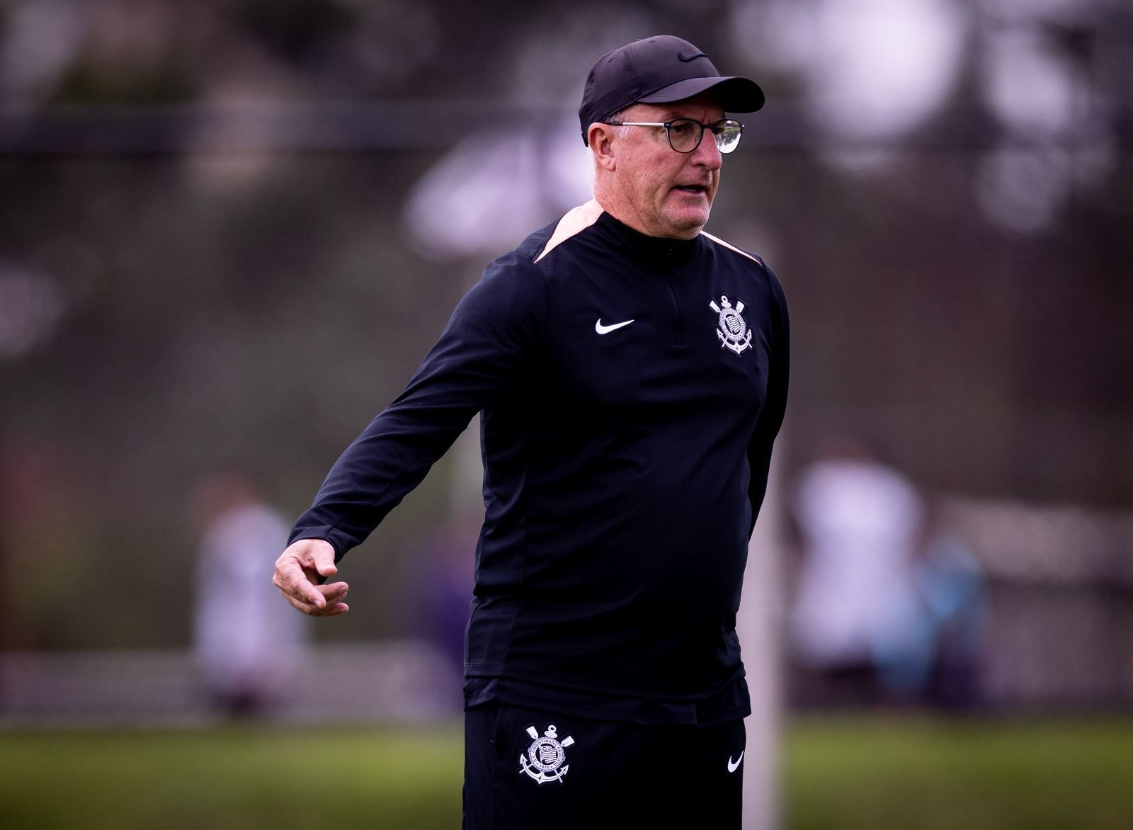 Ainda sem Memphis, Dorival 'quebra cabeça' com ataque do Corinthians