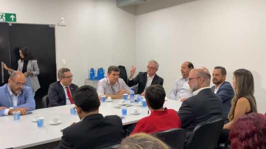 Reunião ocorreu no gabinete do prefeito Guilherme Guimarães e contou com a presença de representantes de diversas entidades.