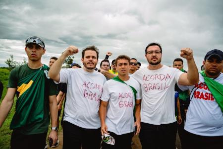 Nikolas Ferreira e parlamentares de Belo Horizonte caminham até Brasília em protesto pelas prisões do 8 de Janeiro e de Jair Bolsonaro