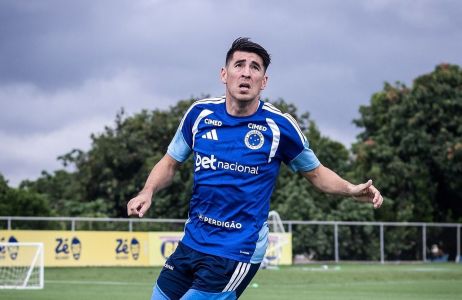 Lucas Villalba durante treino do Cruzeiro na Toca da Raposa II • Gustavo Aleixo/Cruzeiro