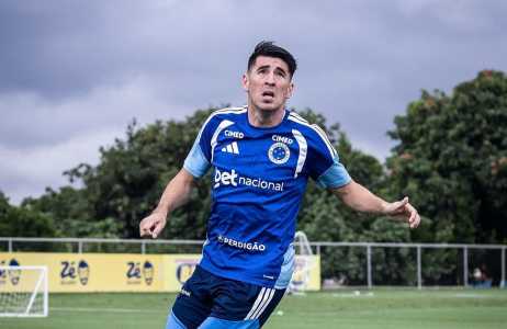 Lucas Villalba durante treino do Cruzeiro na Toca da Raposa II • Gustavo Aleixo/Cruzeiro